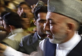 Afghánský prezident na předvolebním mítinku.